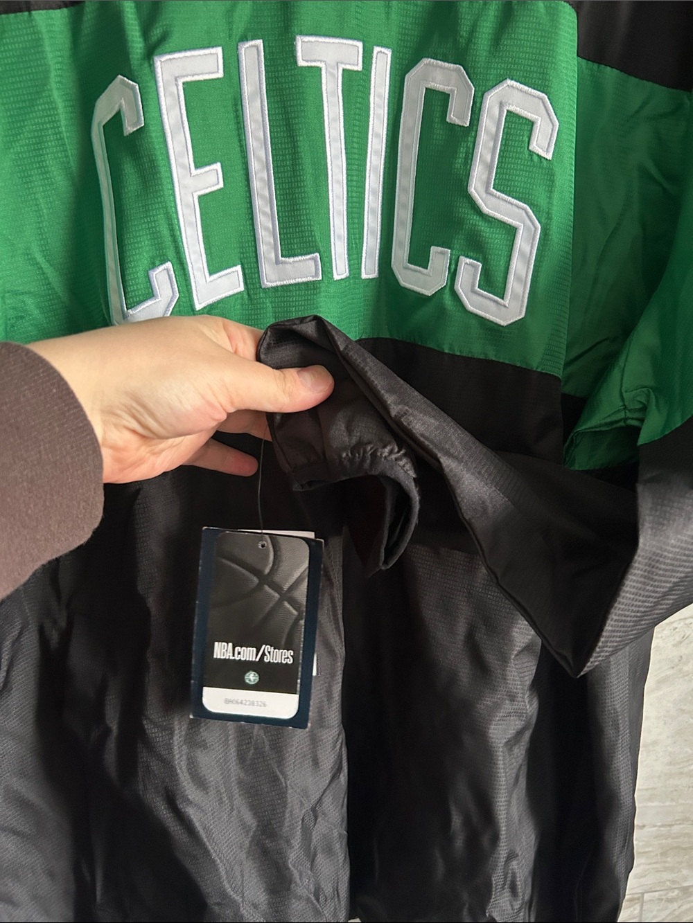 NBA Celtics Black and Green V‑Neck Pullover - Picture 3 of 6